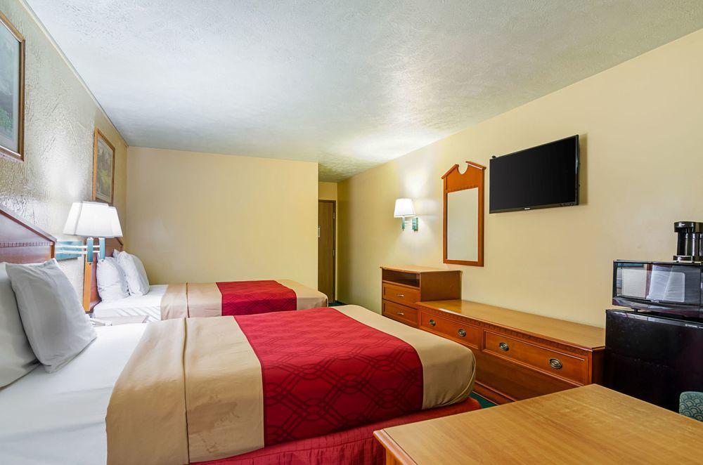 Econo Lodge Lansing - Leavenworth Extérieur photo