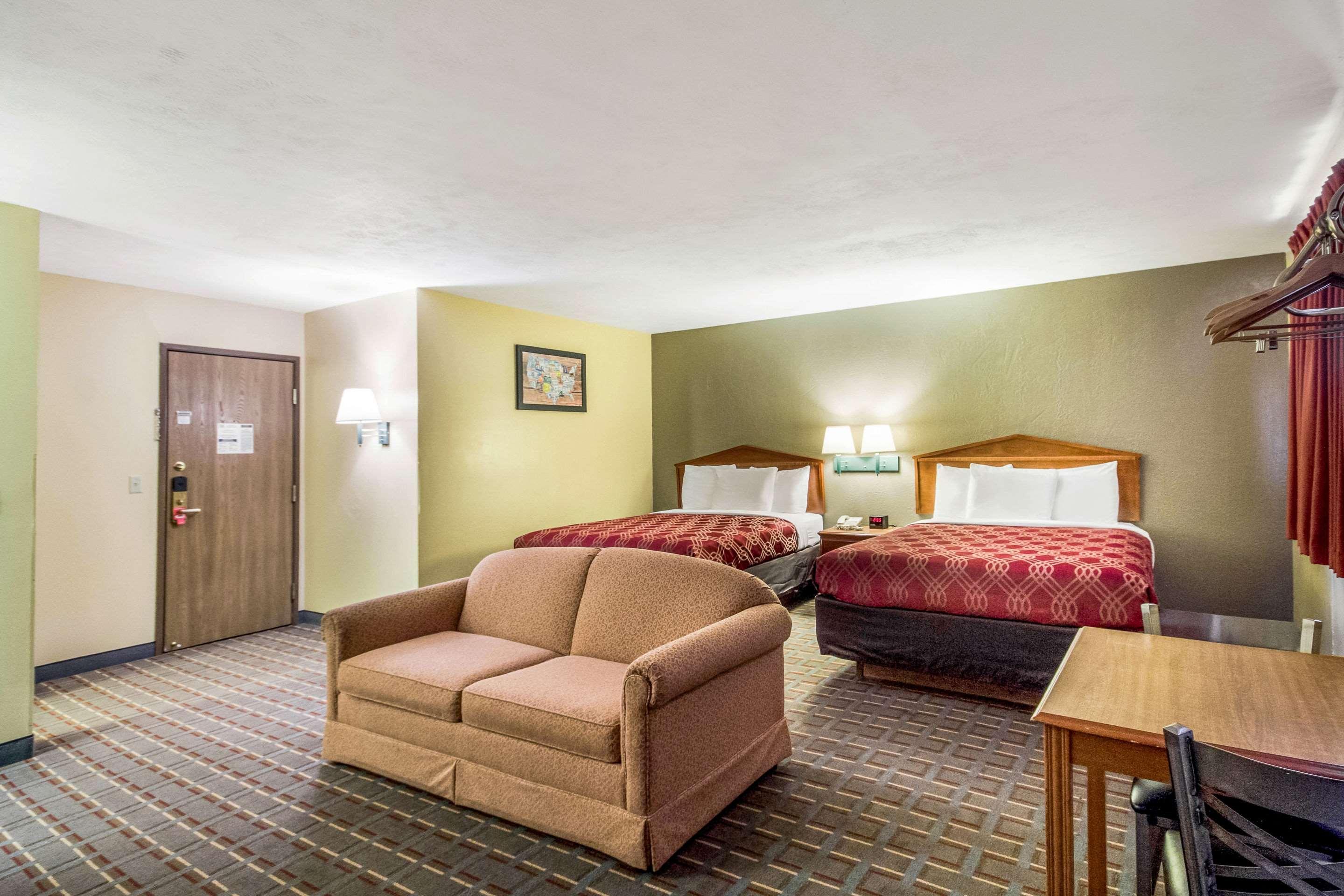 Econo Lodge Lansing - Leavenworth Extérieur photo