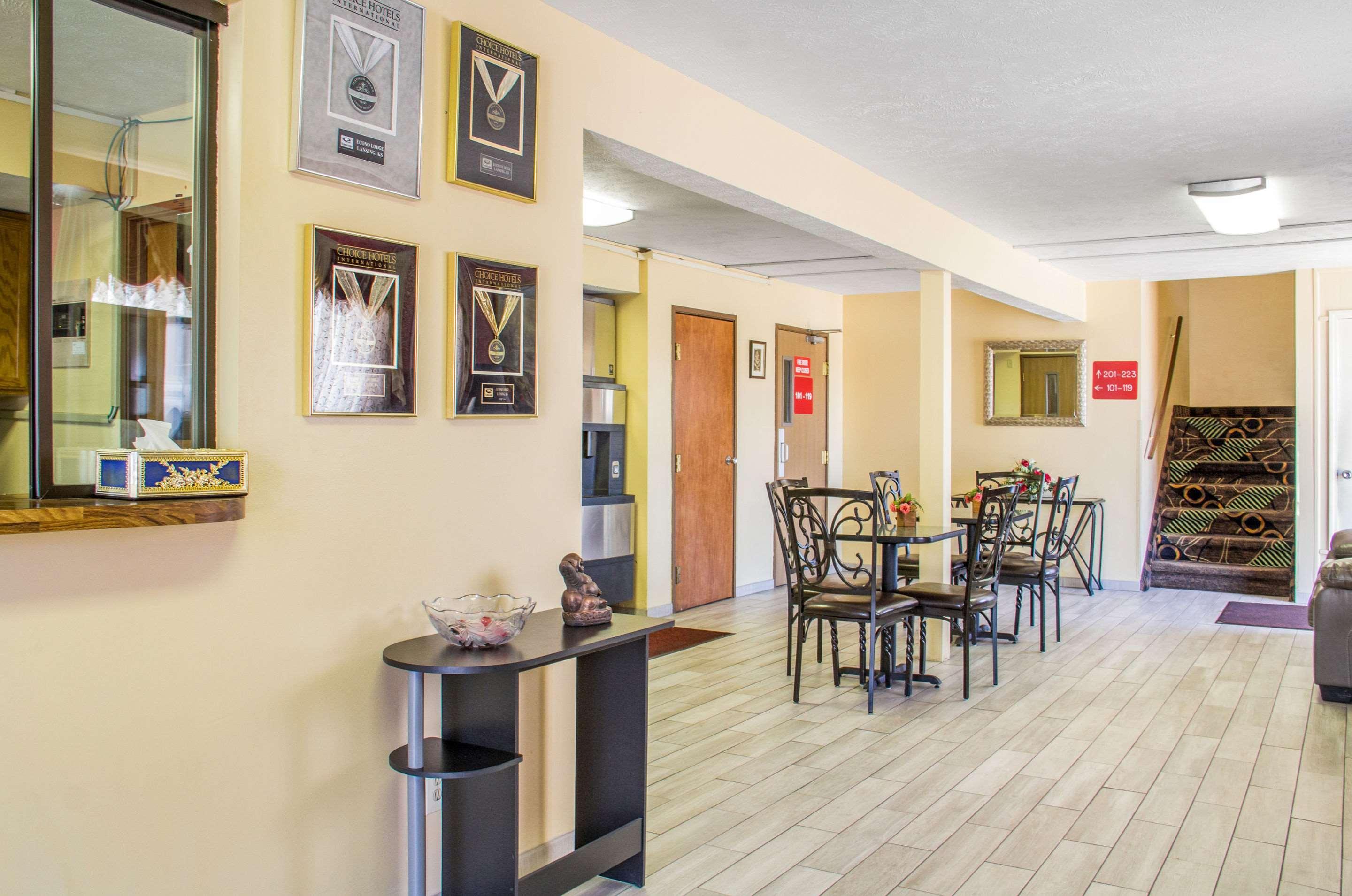 Econo Lodge Lansing - Leavenworth Extérieur photo
