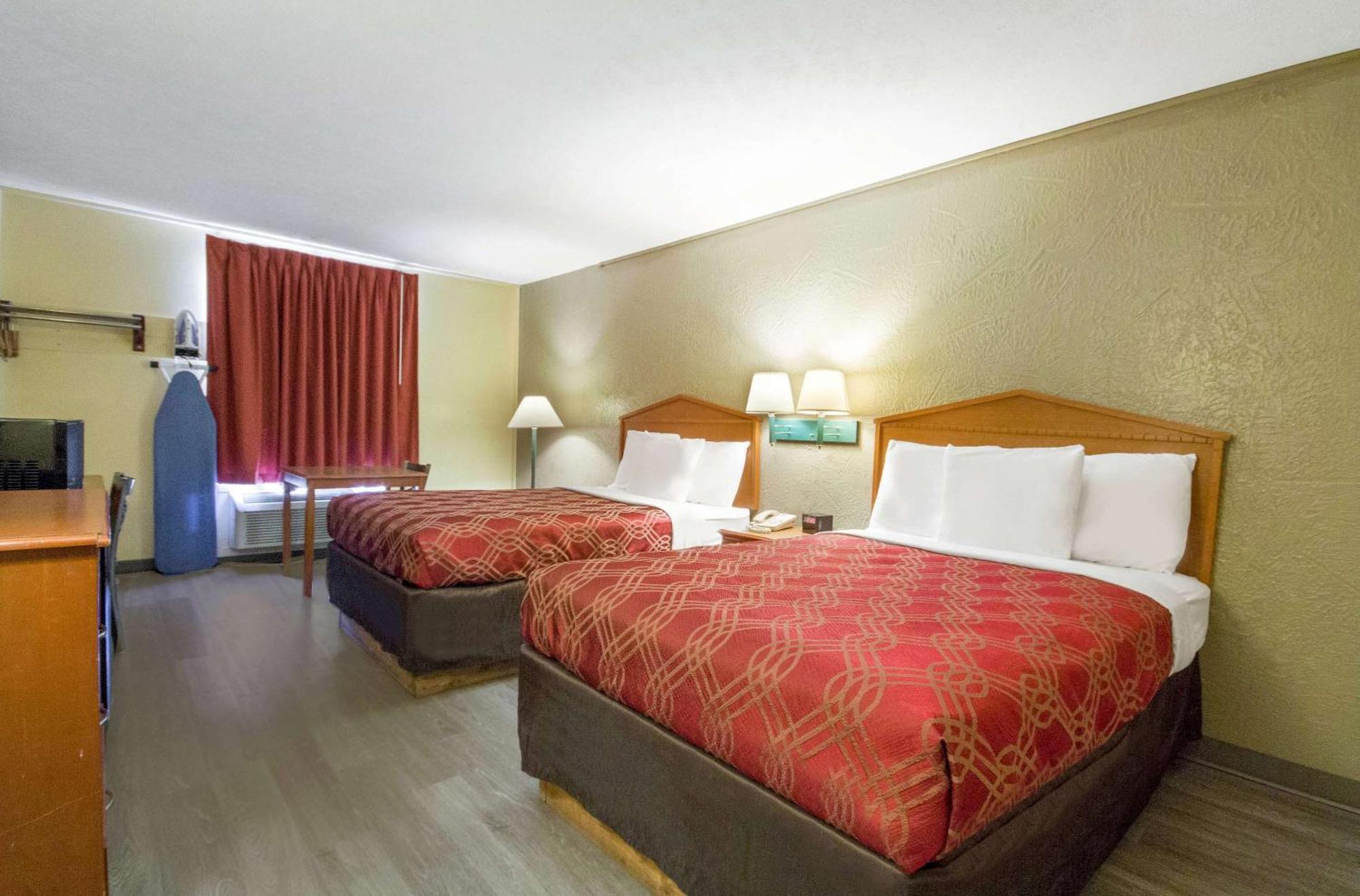 Econo Lodge Lansing - Leavenworth Extérieur photo