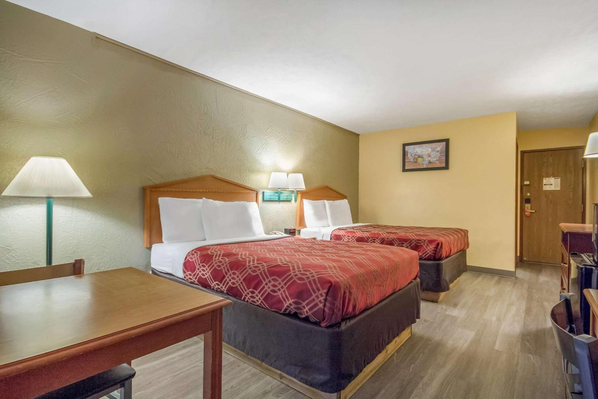 Econo Lodge Lansing - Leavenworth Extérieur photo
