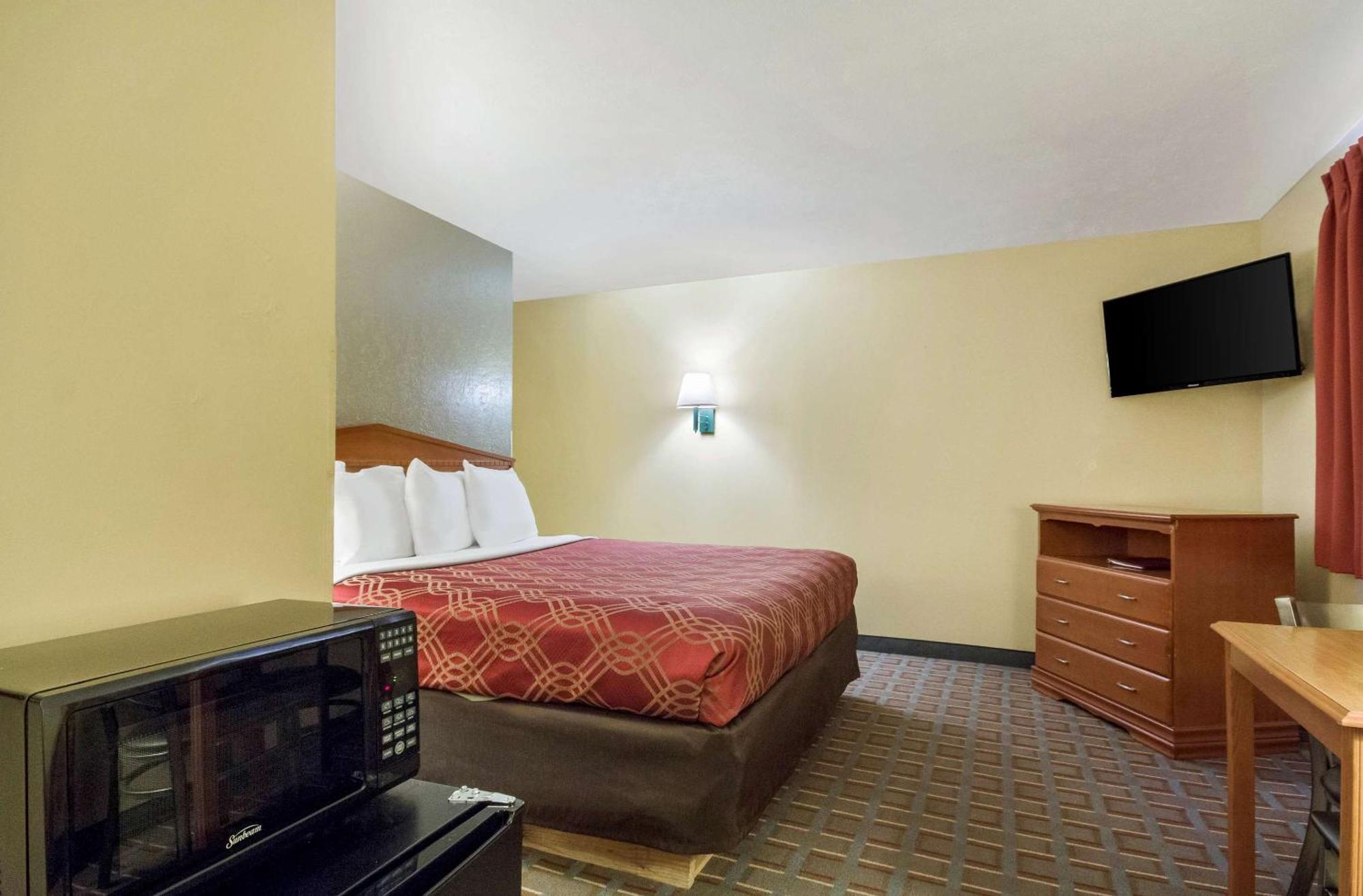 Econo Lodge Lansing - Leavenworth Extérieur photo