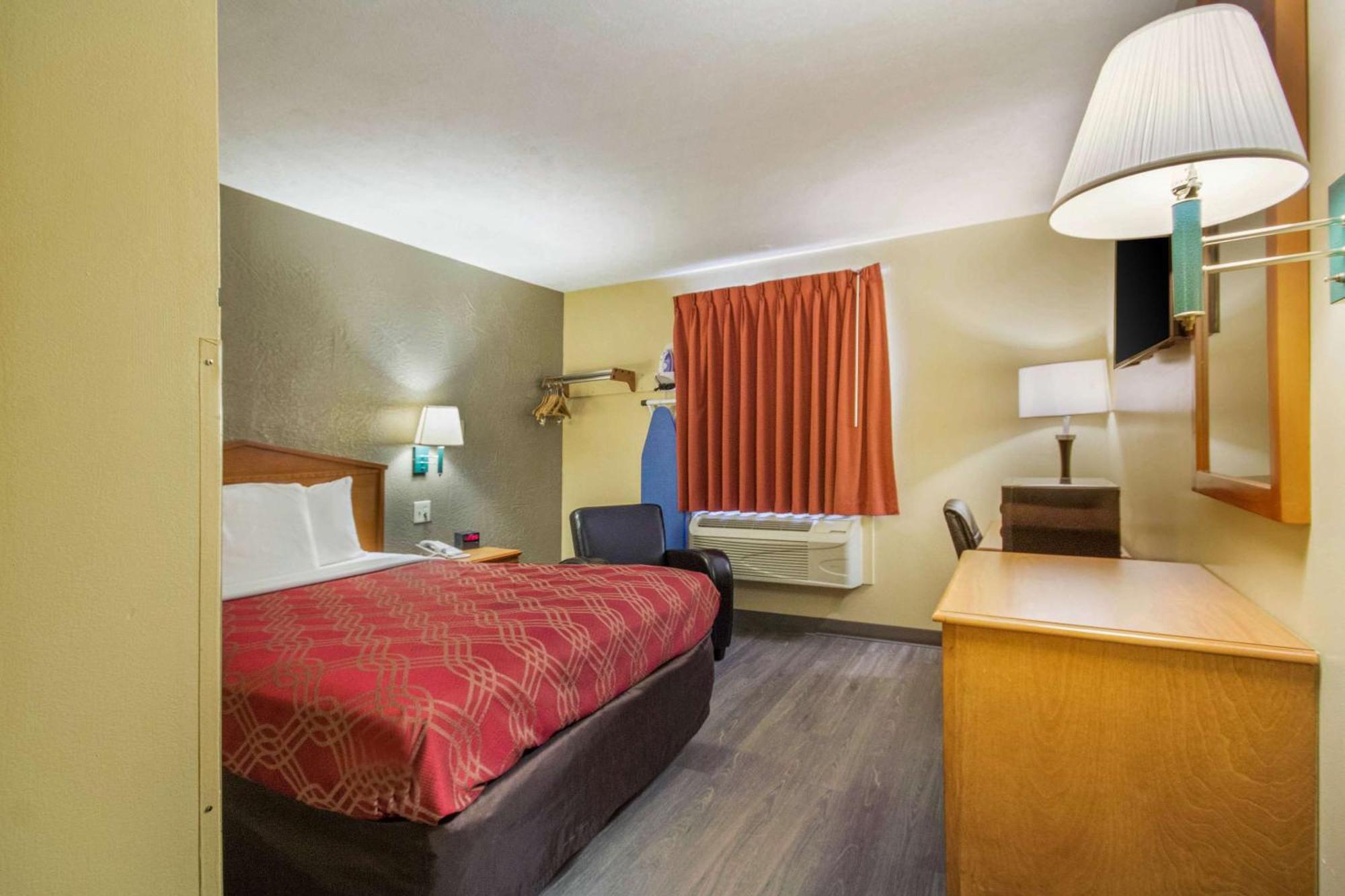 Econo Lodge Lansing - Leavenworth Extérieur photo