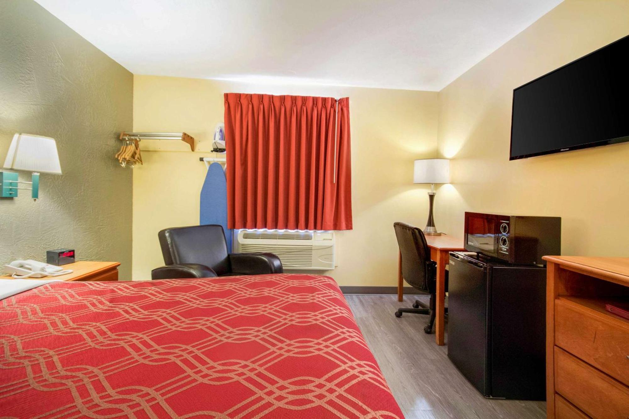 Econo Lodge Lansing - Leavenworth Extérieur photo