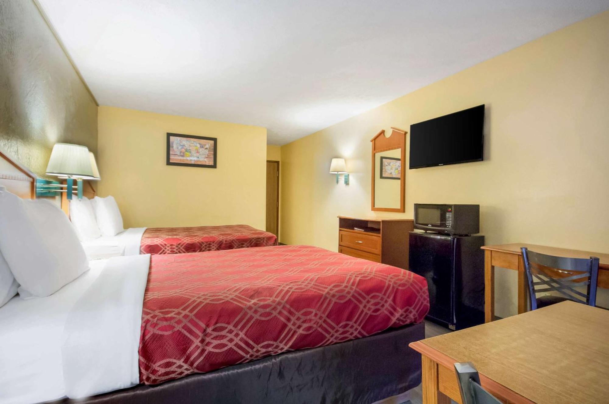 Econo Lodge Lansing - Leavenworth Extérieur photo