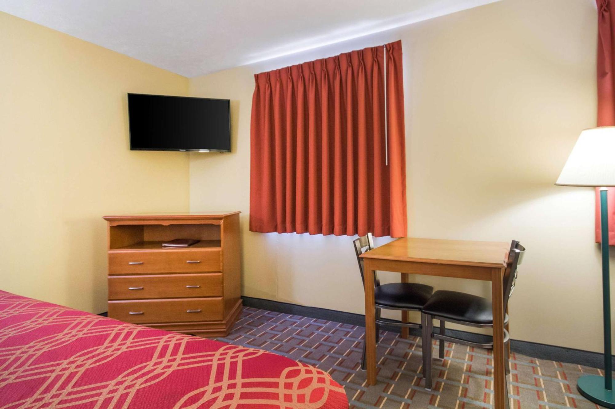 Econo Lodge Lansing - Leavenworth Extérieur photo