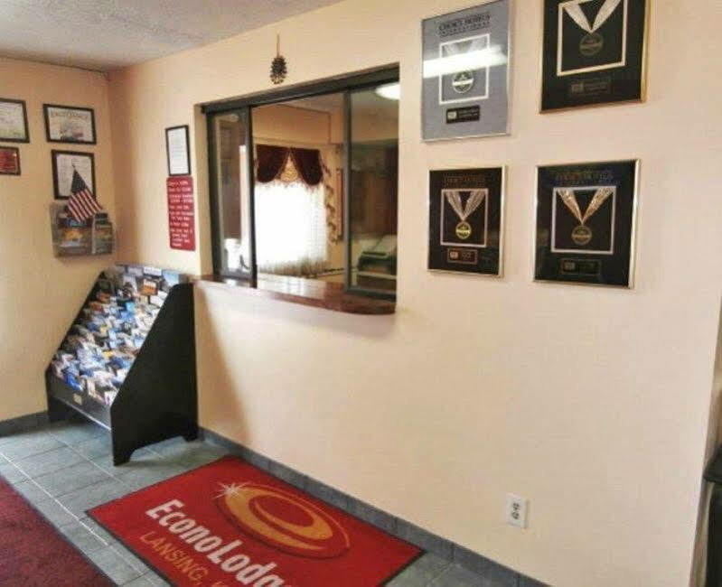Econo Lodge Lansing - Leavenworth Extérieur photo